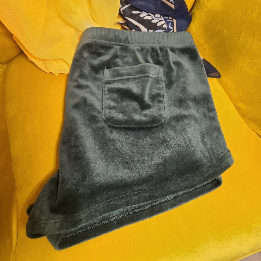 Ugg Velour Shorts Size XL - Picture 4 of 5